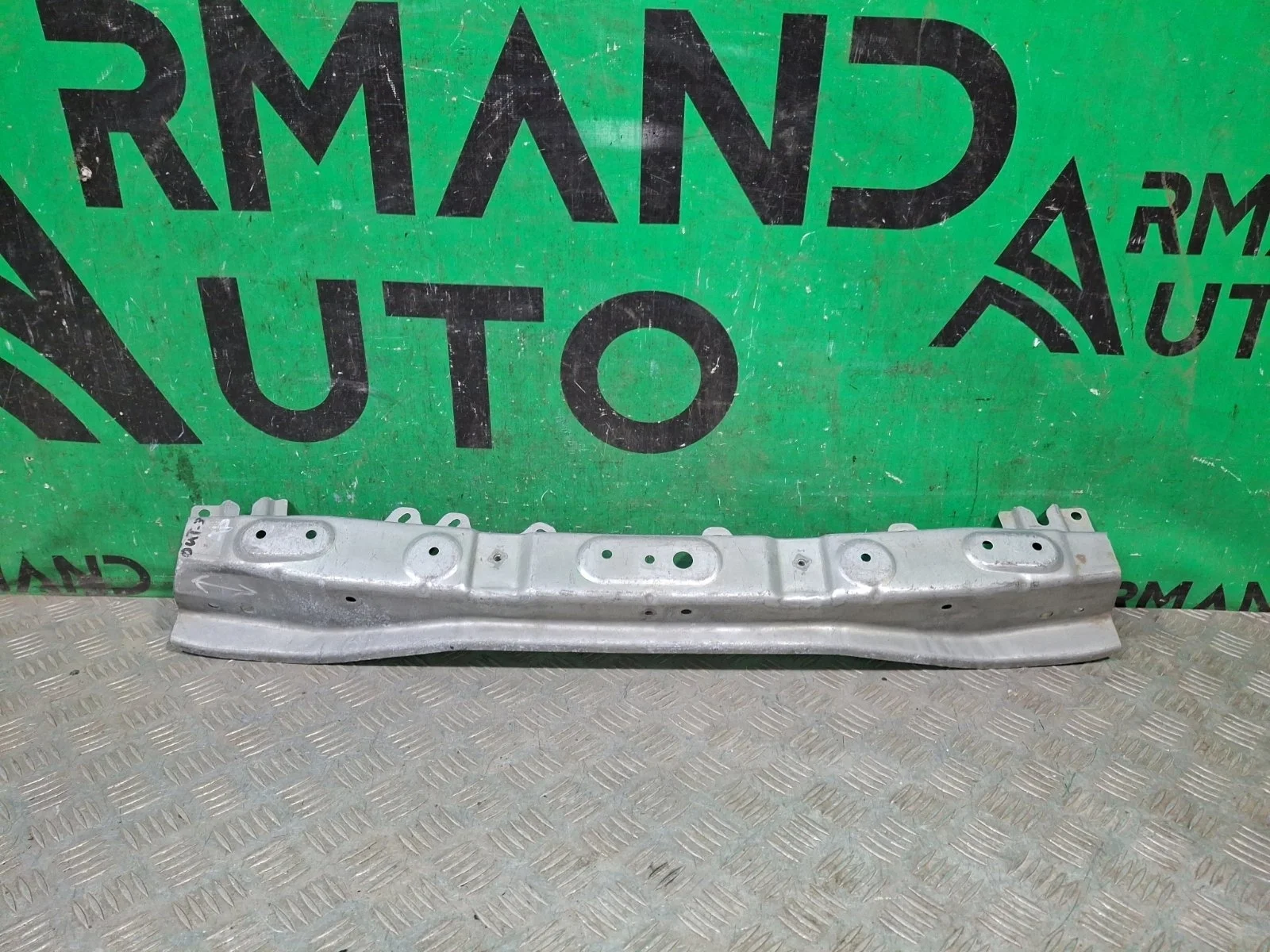 Усилитель бампера верхний Mitsubishi Outlander 2015-нв 3