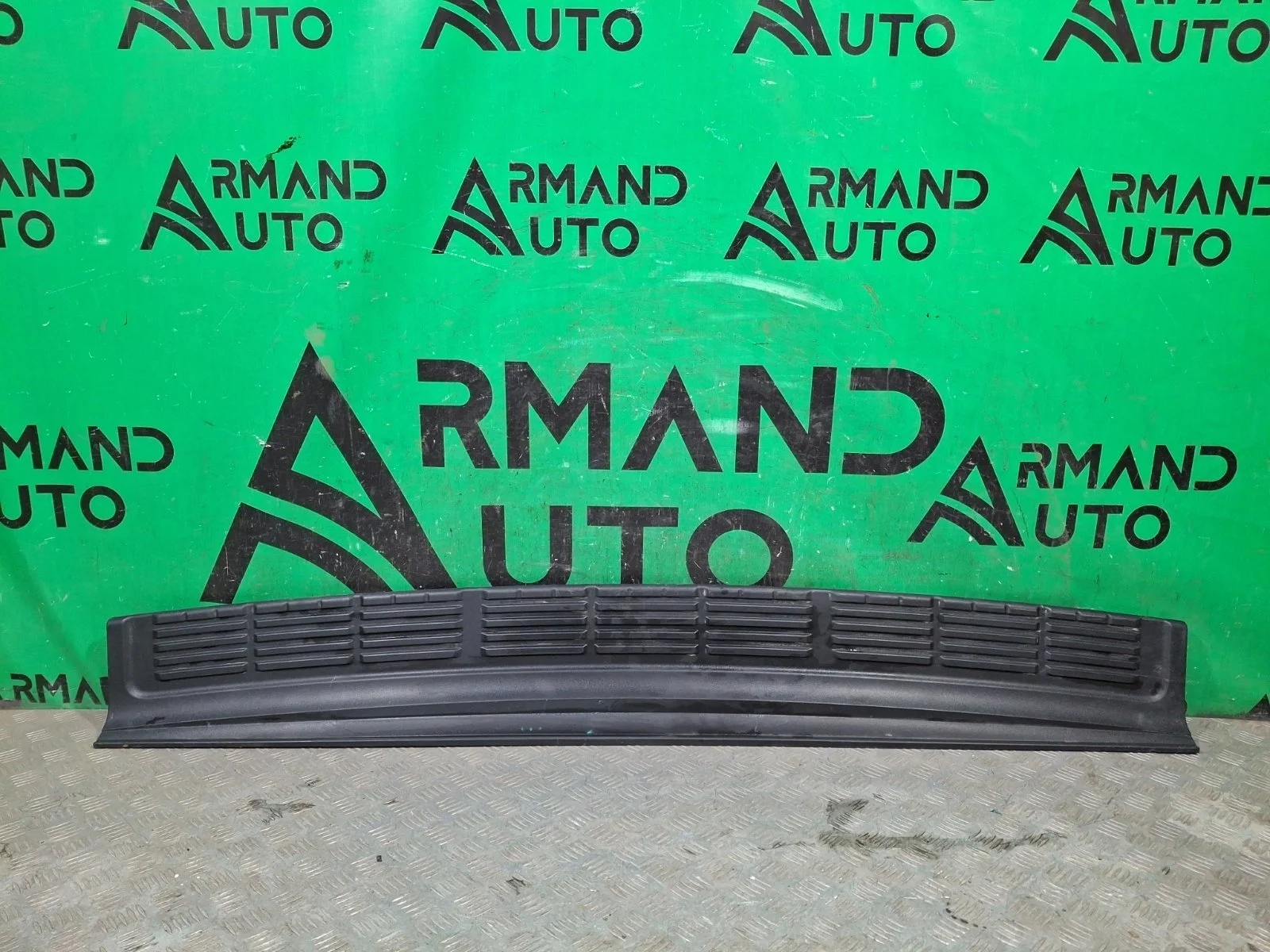 Накладка бампера верхняя Toyota Land Cruiser 2007-2021