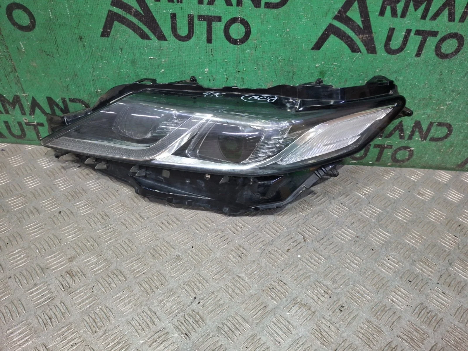 Стекло фары Toyota Camry 2020-нв 8 XV70