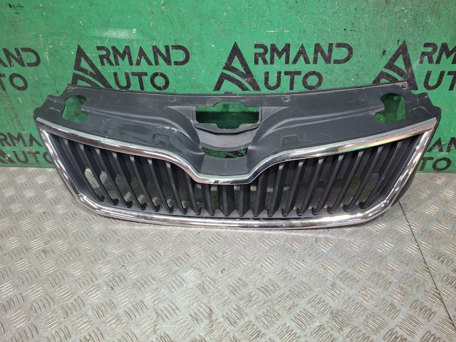 Решетка радиатора Skoda Rapid 2014-2020