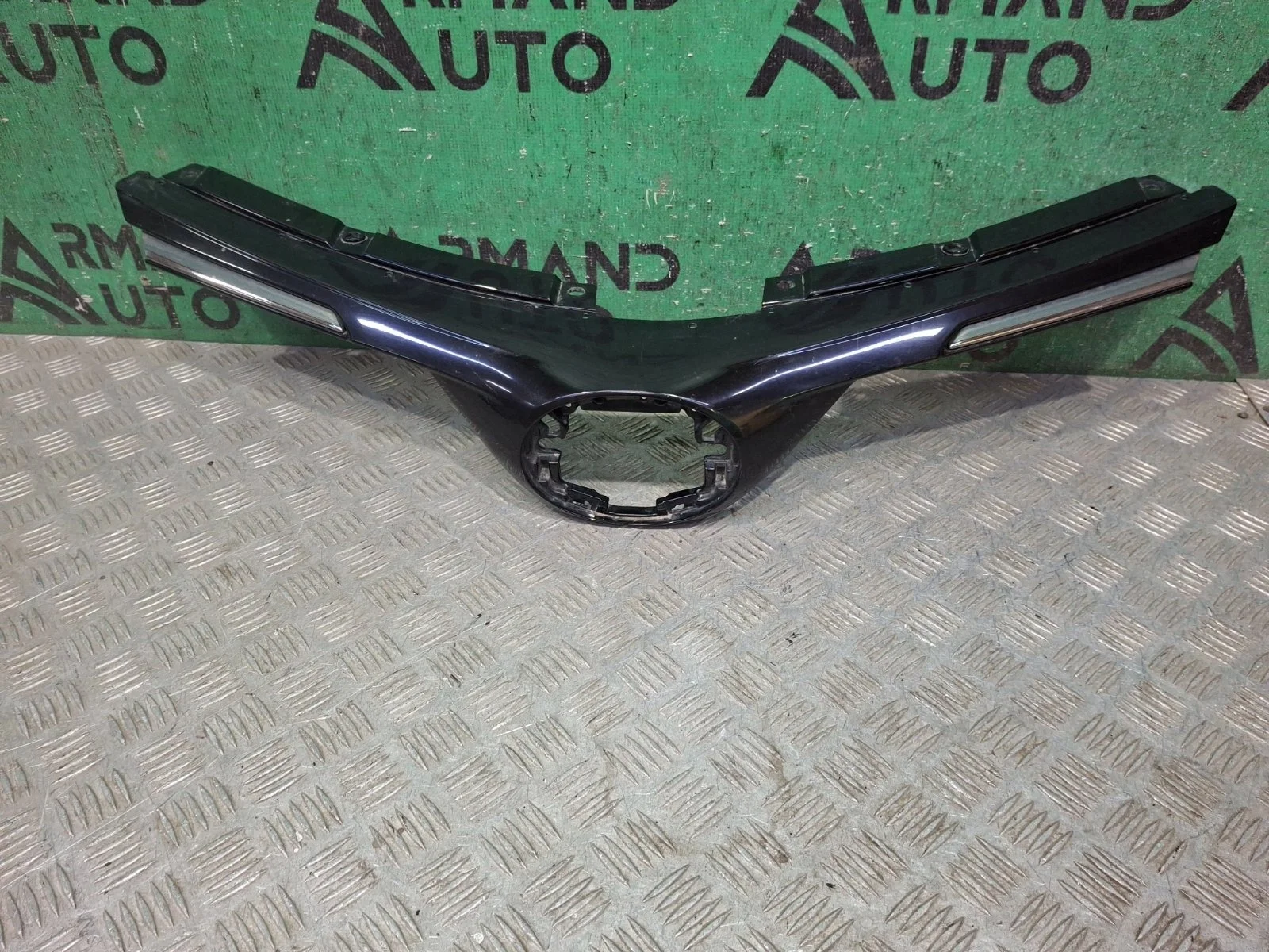 Решетка радиатора Toyota RAV4 2016-2019 CA40