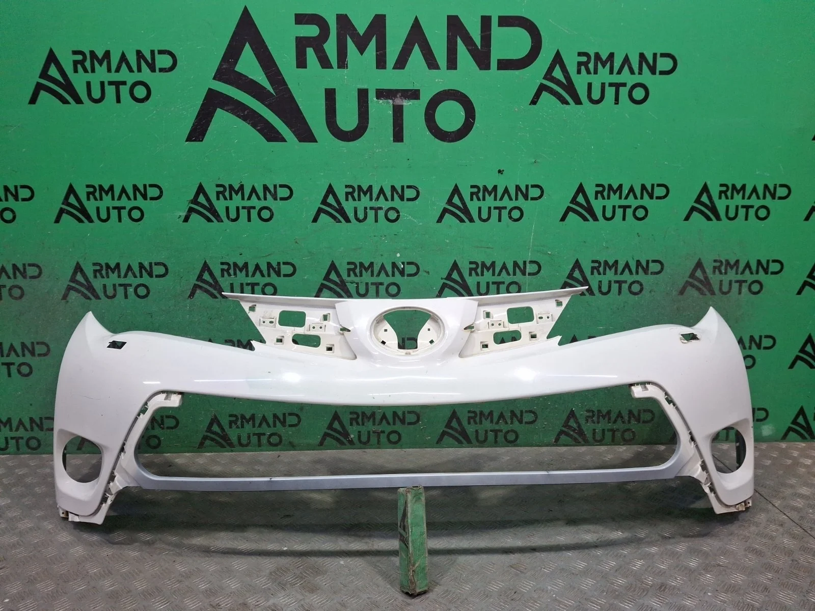 Бампер Toyota RAV4 2012-2015 CA40