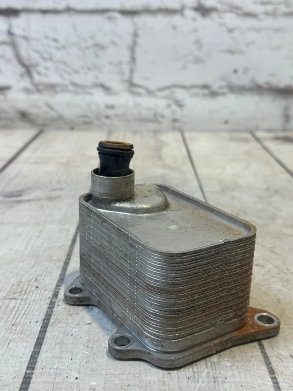 Радиатор масляный Audi A4 2014