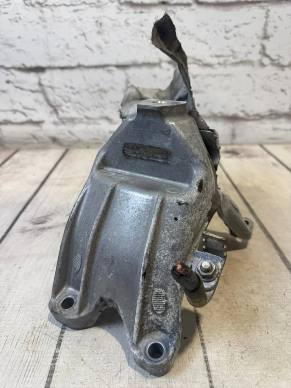 Кронштейн двигателя правый Audi A4 2014