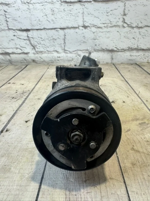 Компрессор кондиционера VW Golf 6 2012