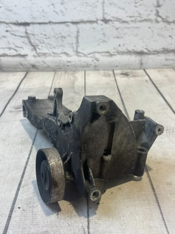 Кронштейн генератора Audi A4 2004 B6