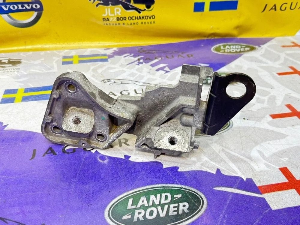 Кронштейн опоры ДВС правый Volvo S40 C70 V50 S40 S40 II (2004—2007)