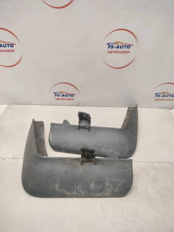 Брызговики Kia Sorento 2005 868413E010 SUV 2.5 D4CB