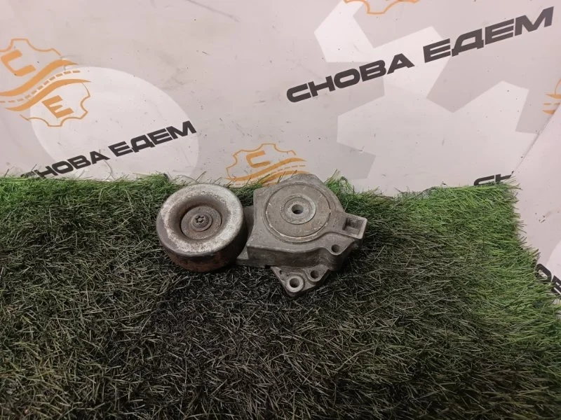 Натяжитель ремня генератора Mitsubishi Pajero MD367192 6G74