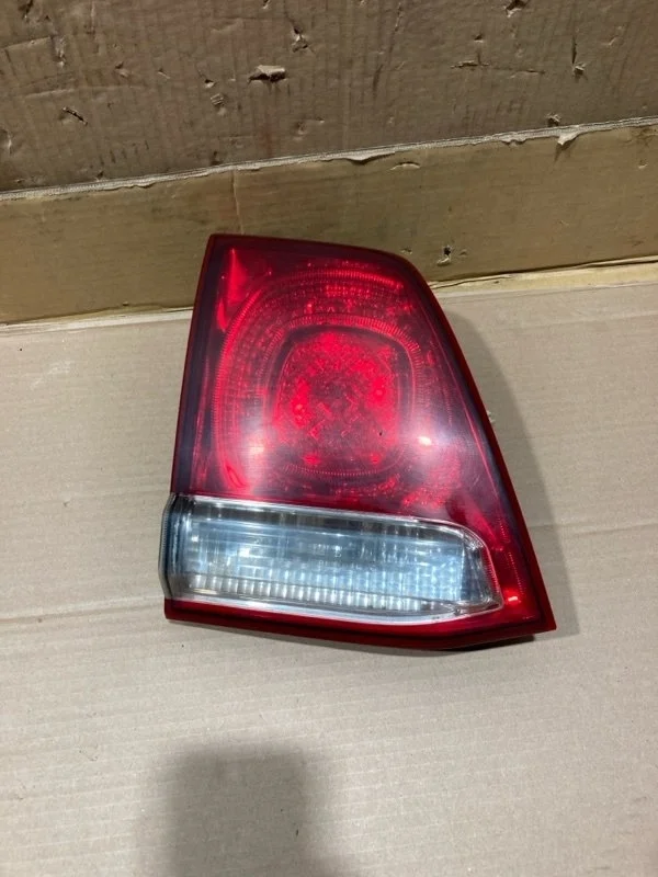 Фонарь задний внутренний левый TOYOTA Land Cruiser 2010 8159160210 URJ200 1VD-FTV 4.5