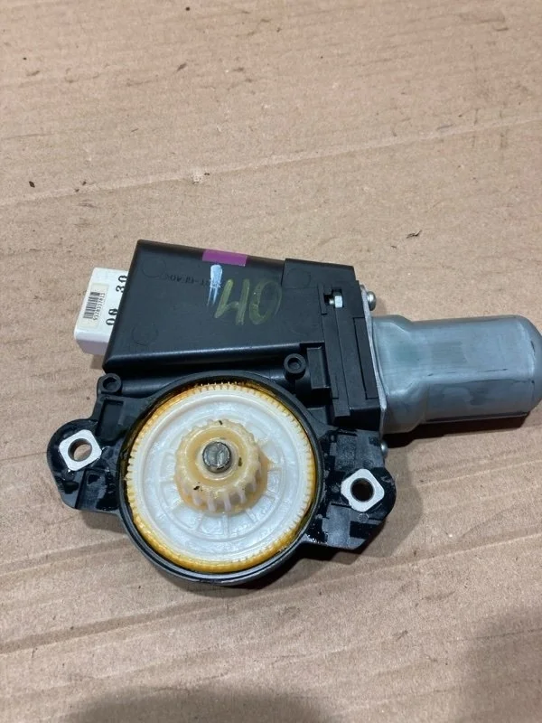 Моторчик люка TOYOTA Land Cruiser 2010 6326060120 URJ200 1VD-FTV 4.5