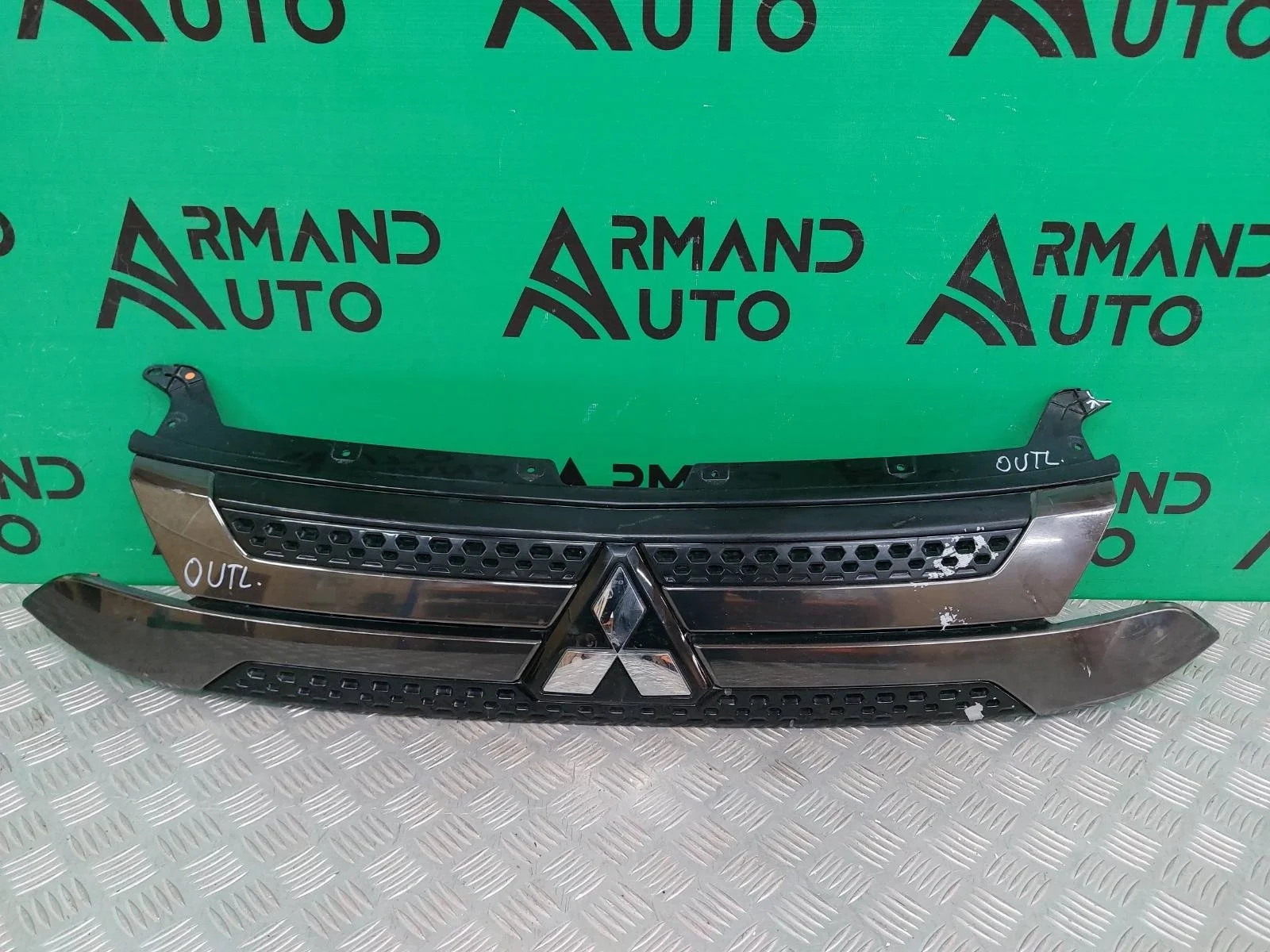 Решетка радиатора Mitsubishi Outlander 2018-нв 3