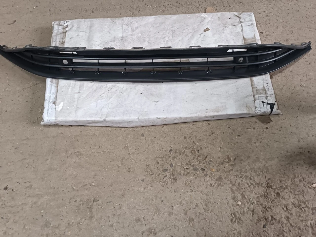 Решетка бампера Volkswagen Polo 6 2024 6N5853677A