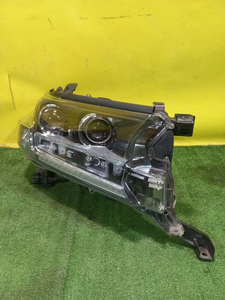 Фара правая LED  Toyota Land Cruiser (200) 2015> 8110560P40 35681