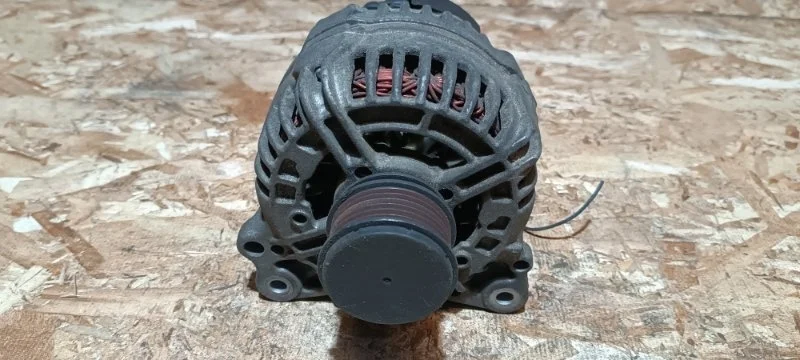 Генератор с обгонной муфтой 140а Audi A3 2006 8P1