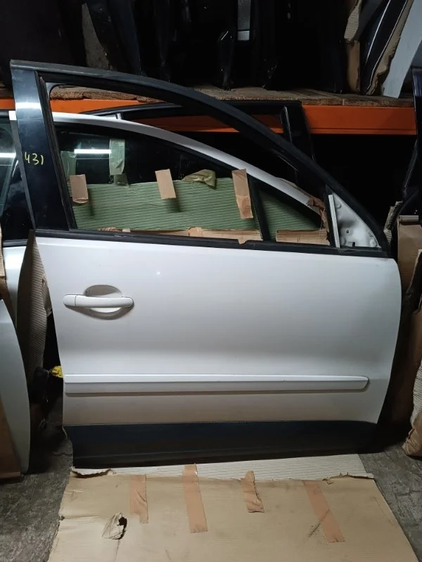 Дверь Volkswagen Tiguan 2009 5N1