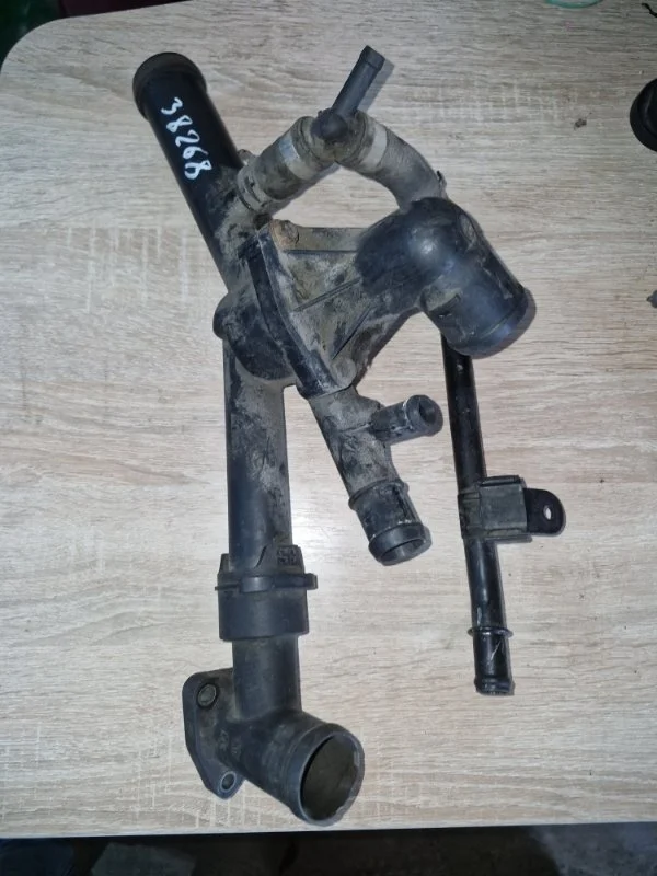 Корпус термостата Volkswagen Touareg 2009 7LA