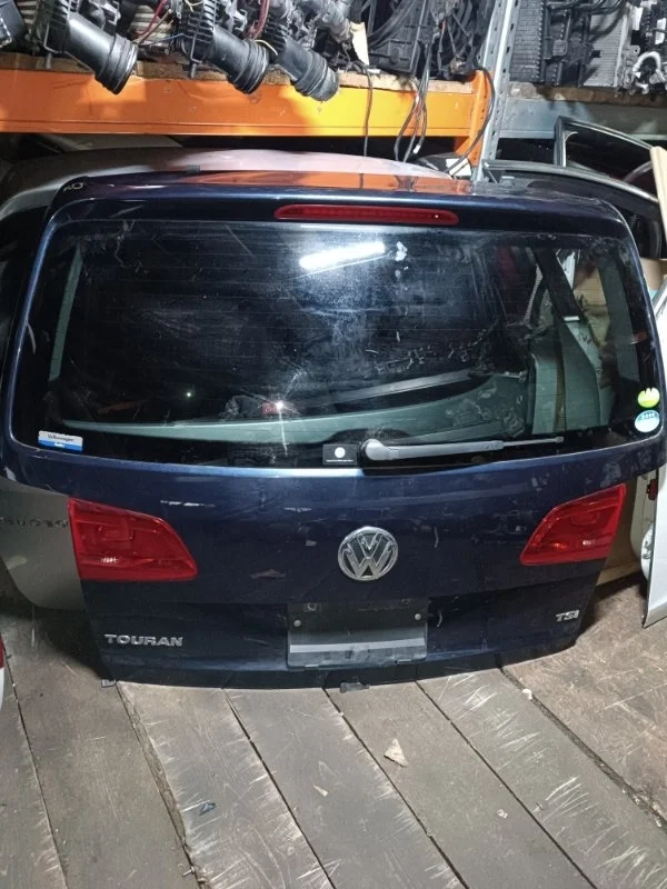 Крышка багажника Volkswagen Touran 2011 1T3
