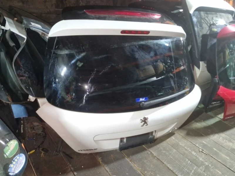 Крышка багажника Peugeot 207 2010 хечбек
