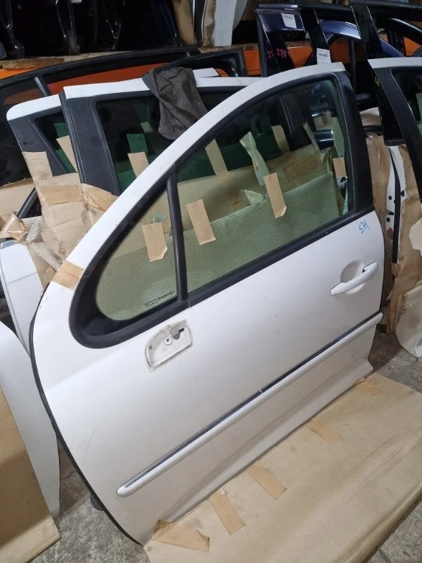Дверь Peugeot 207 2010 хечбек