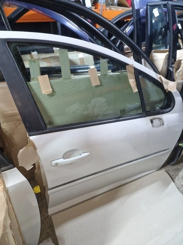 Дверь Peugeot 207 2010 хечбек