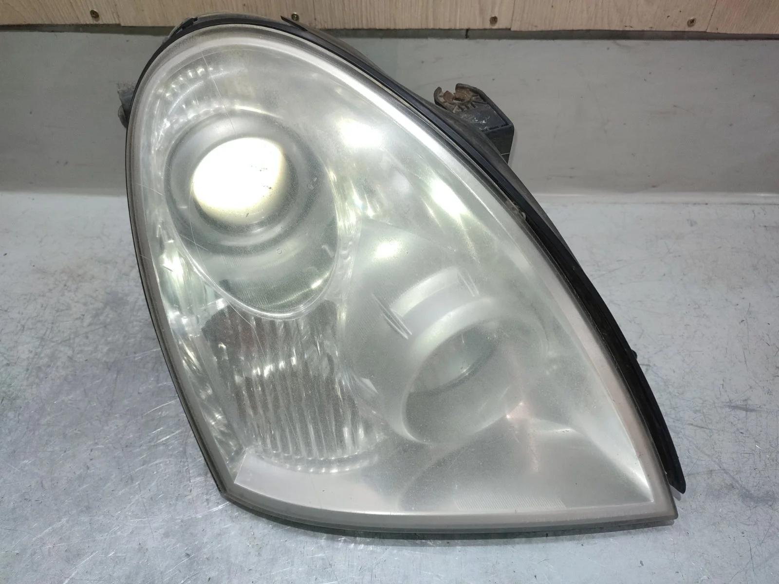 Фара SsangYong Rexton 2009 Y250