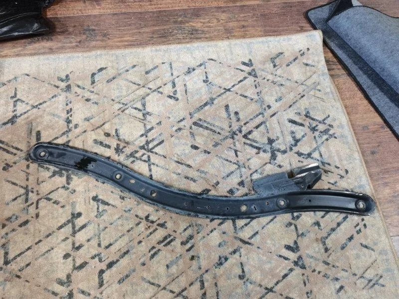 Кронштейн глушителя Ford Focus 3 2014