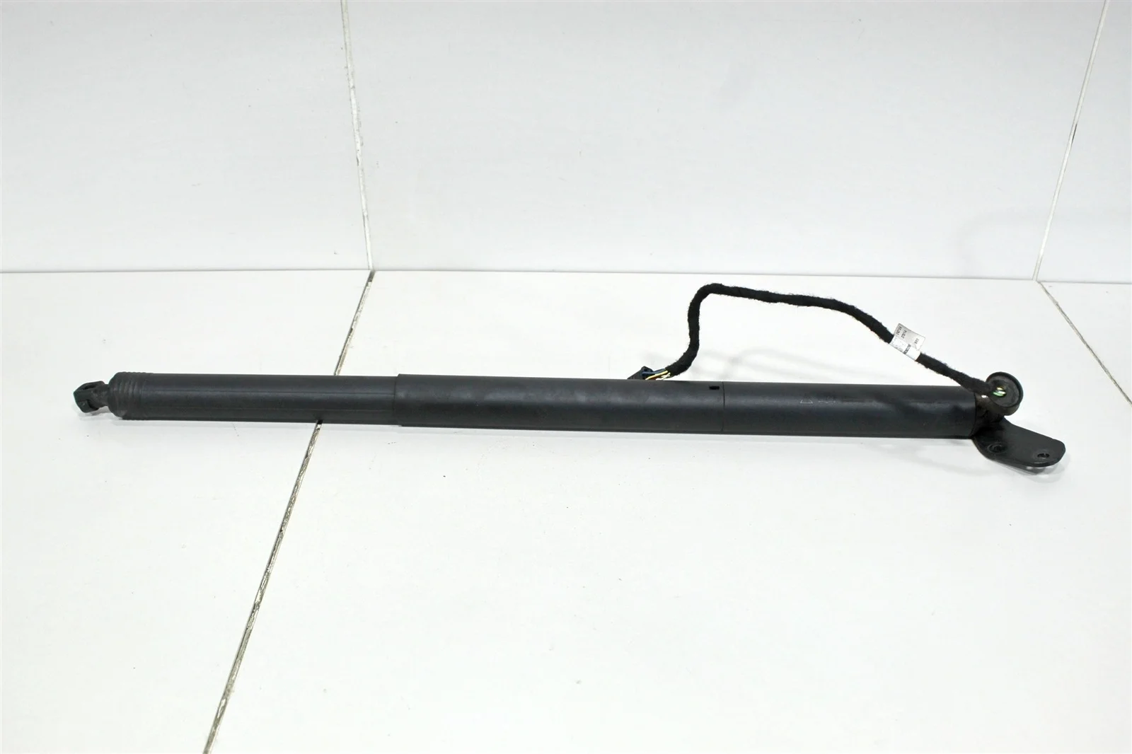 Электропривод крышки багажника PORSCHE CAYENNE 2014 7P5827851L 958 (92A), правый