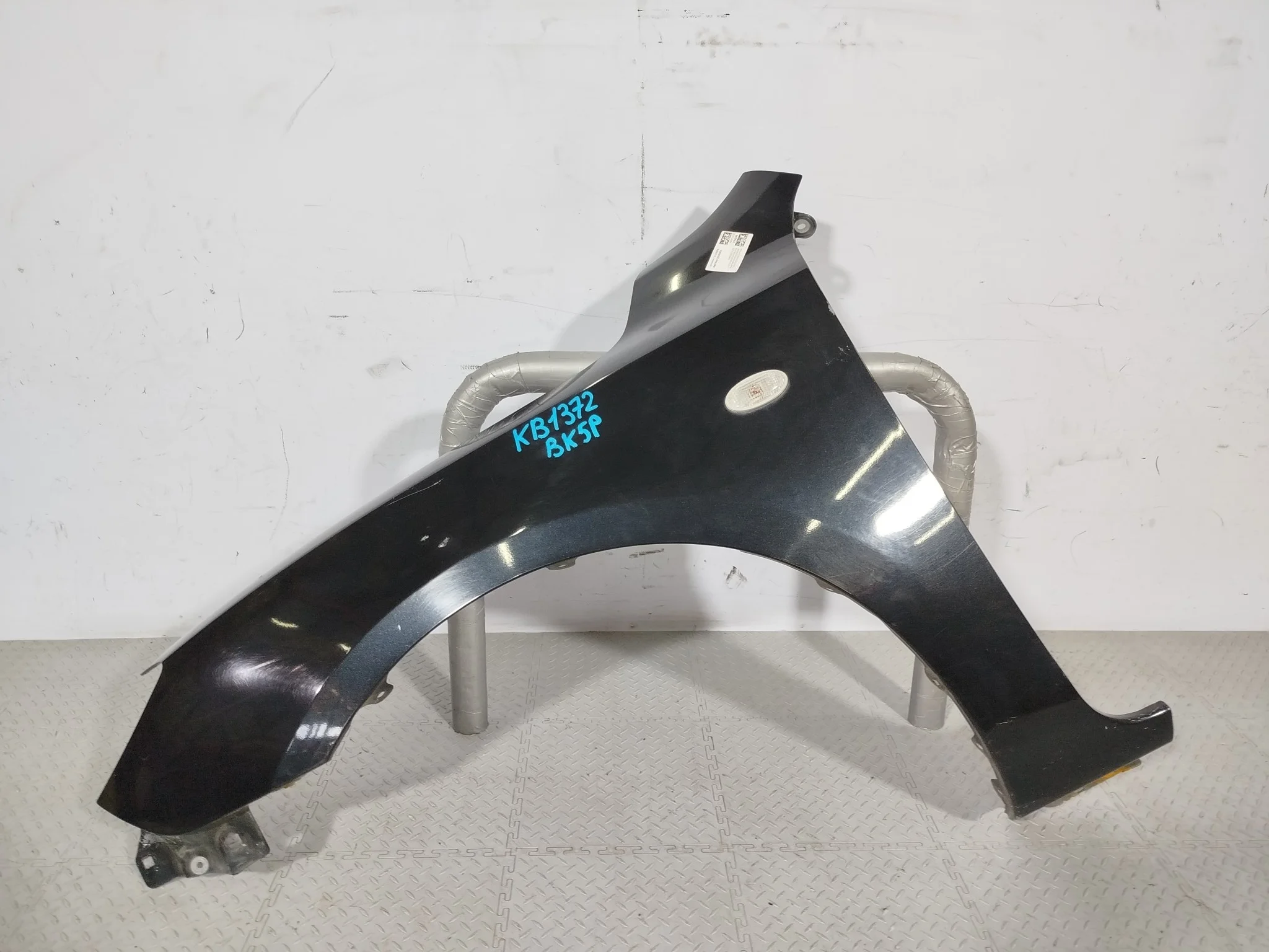 КРЫЛО MAZDA AXELA MAZDA3 BN8V52211D черный, 16W KB1372