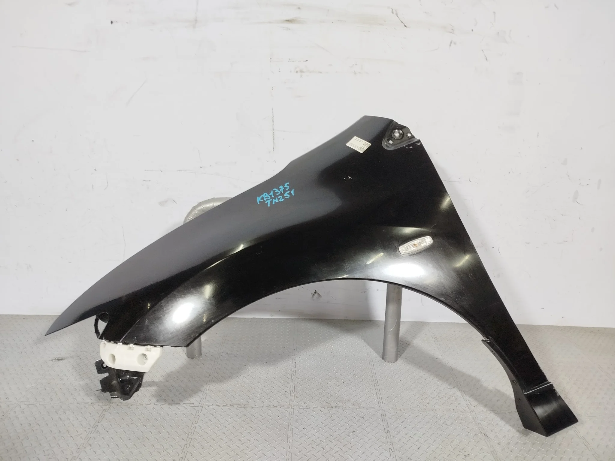 КРЫЛО NISSAN MURANO F31011AAMB черный, KH3 KB1375