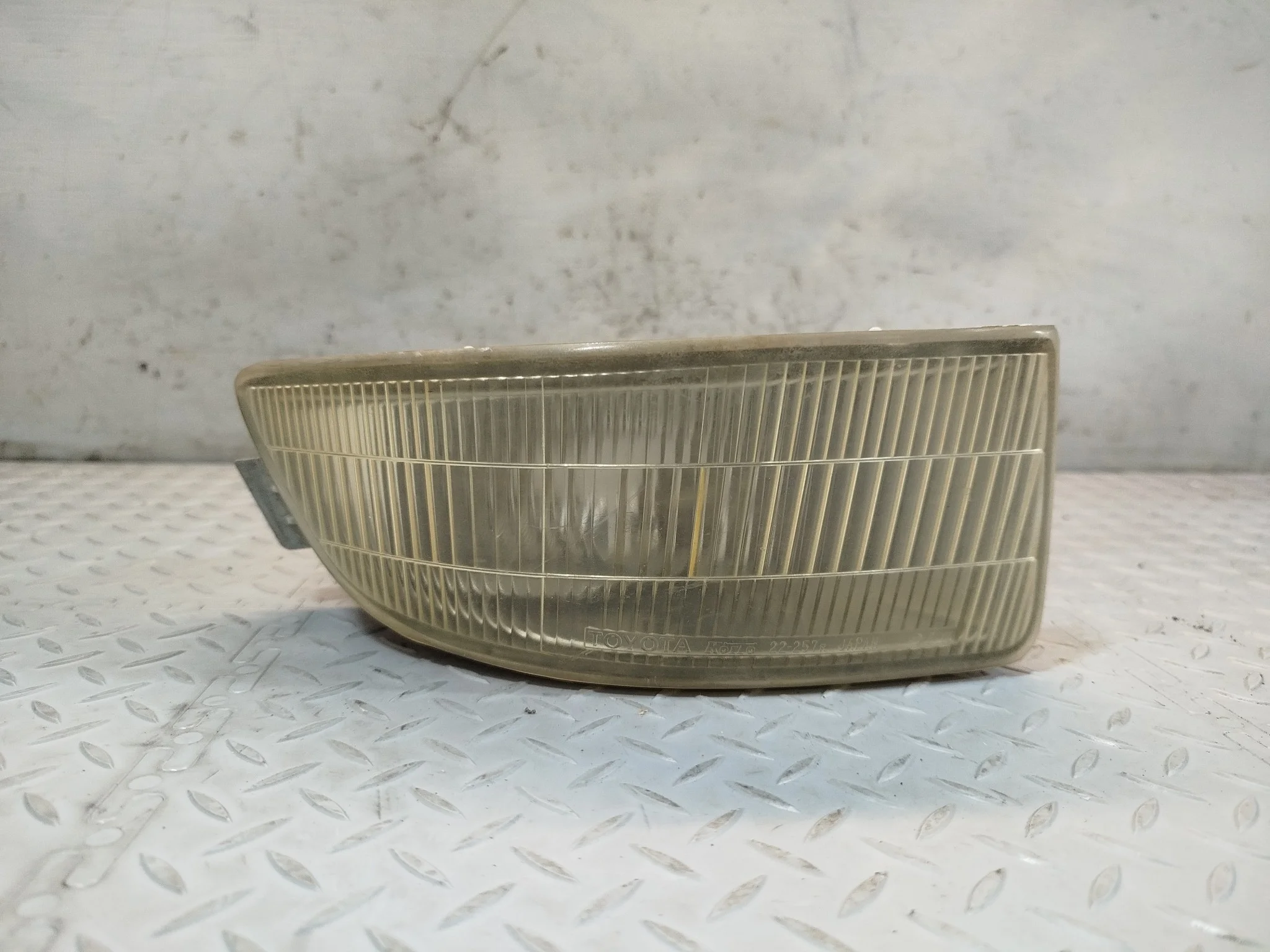 ТУМАНКА TOYOTA ПРАВО 8121022050 NE278Z