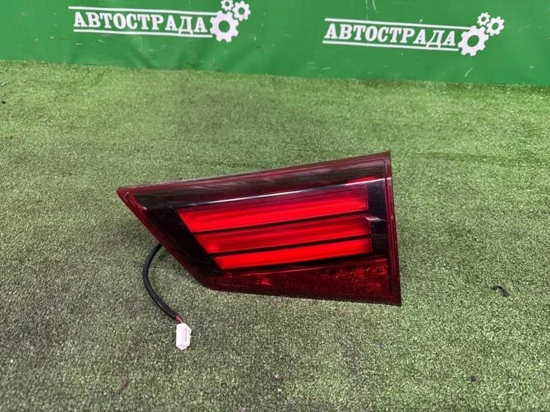 Фонарь в крышку багажника Mitsubishi Outlander 2015-2021 8331A180, правый