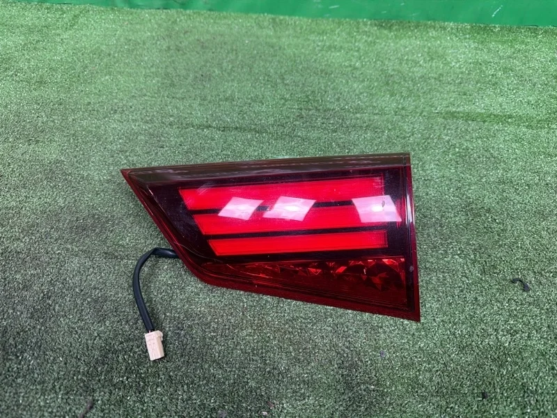 Фонарь в крышку багажника Mitsubishi Outlander 2015-2021 8331A180, правый