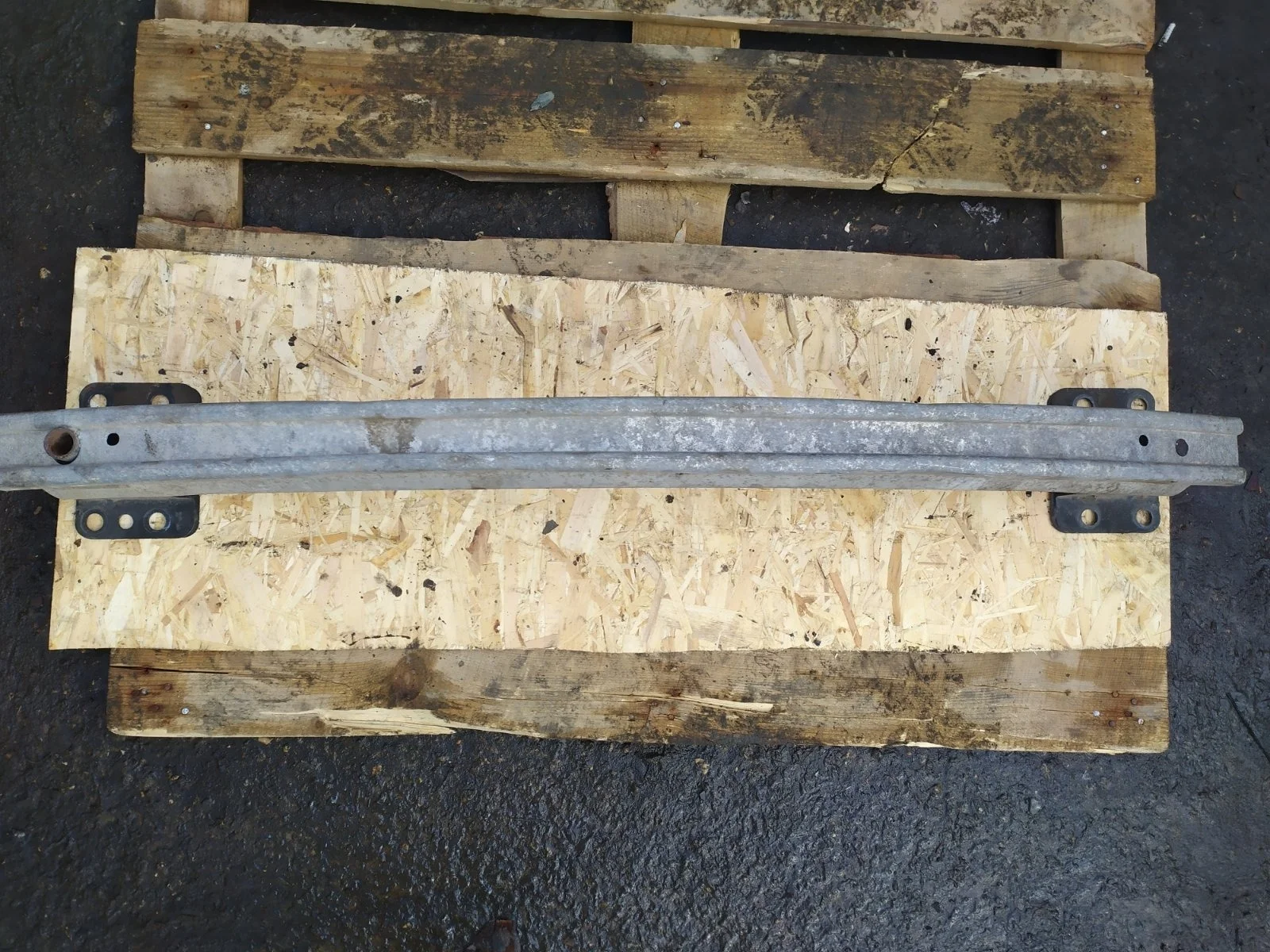 Усилитель бампера Audi Q7 2008