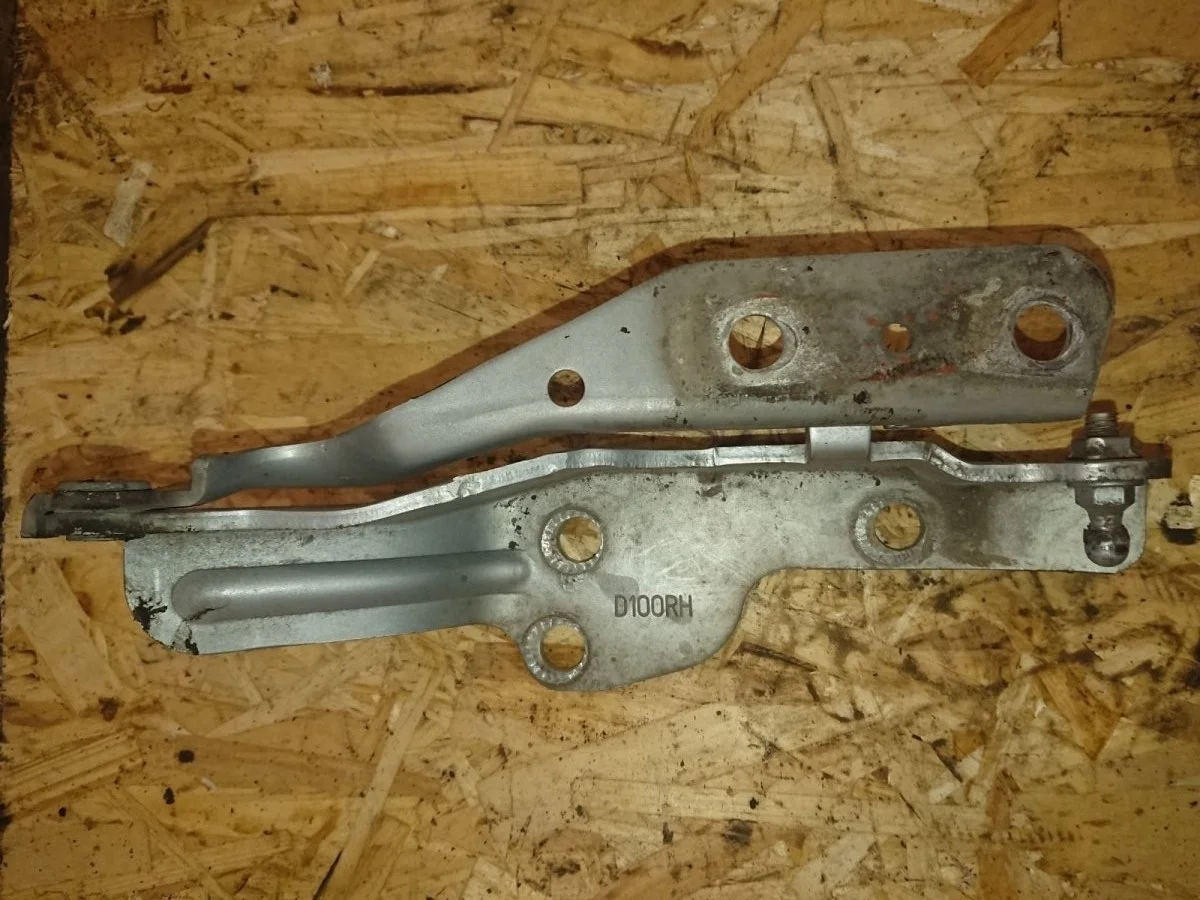 Петля капота Ssangyong Kyron