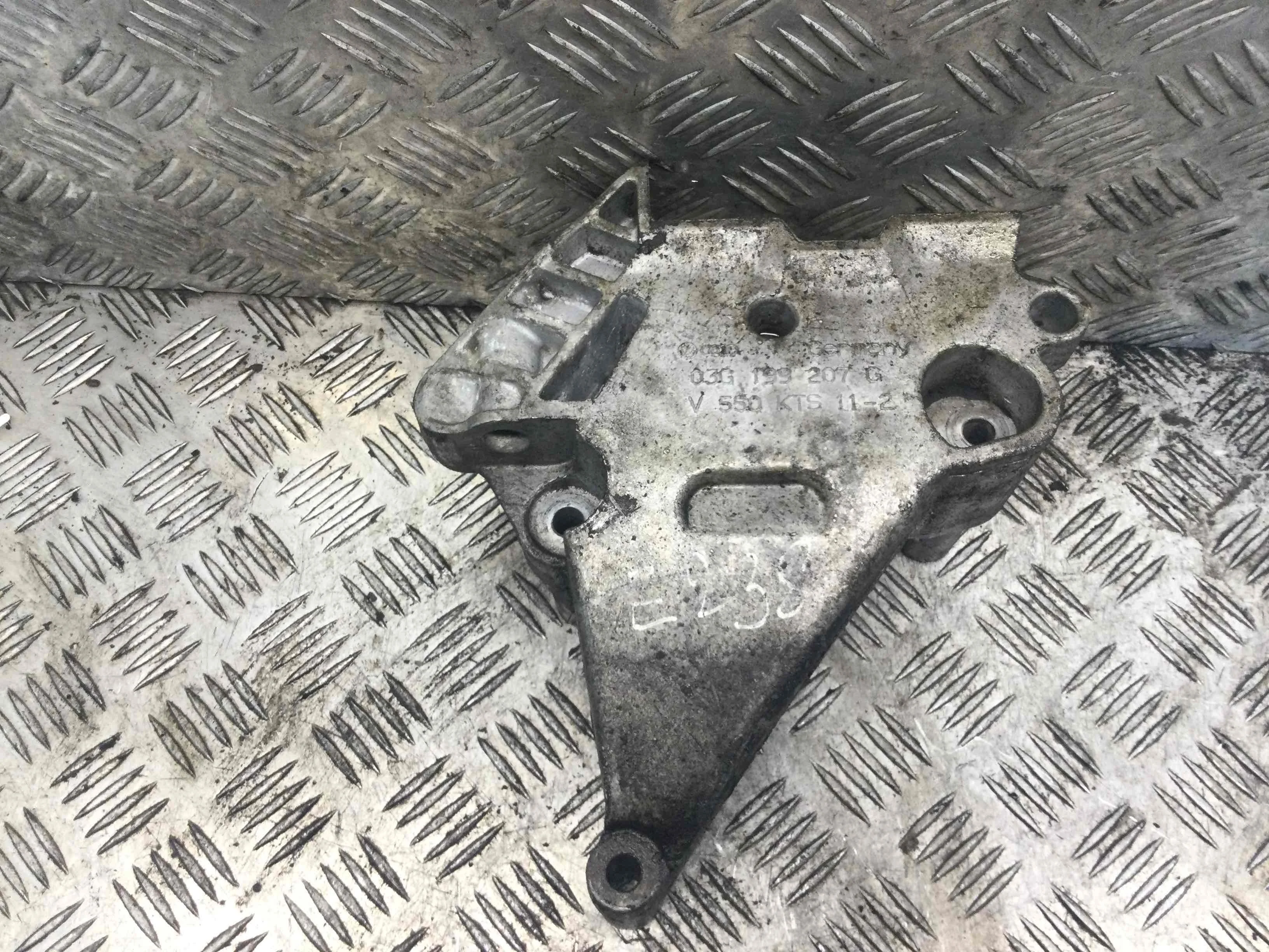 Кронштейн Volkswagen Passat B6 (2005-2010) дизель 1.9 TDI Механика Седан