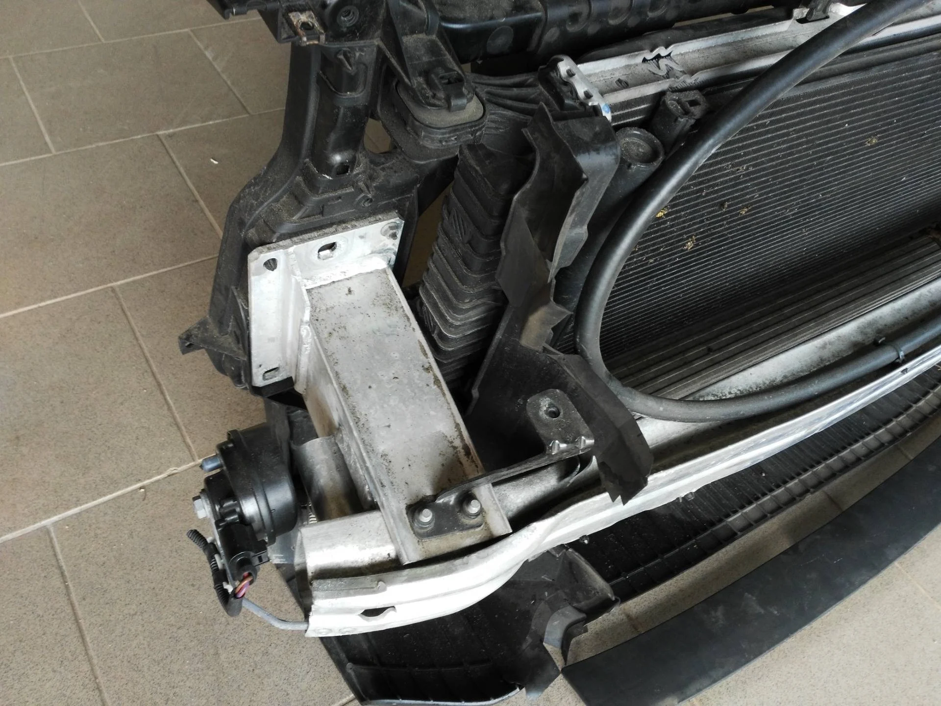 защита радиатора Audi A4 B8/8K  2010