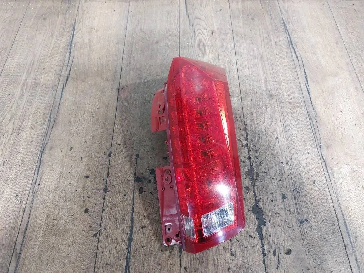 фонарь задний правый Cadillac SRX 2