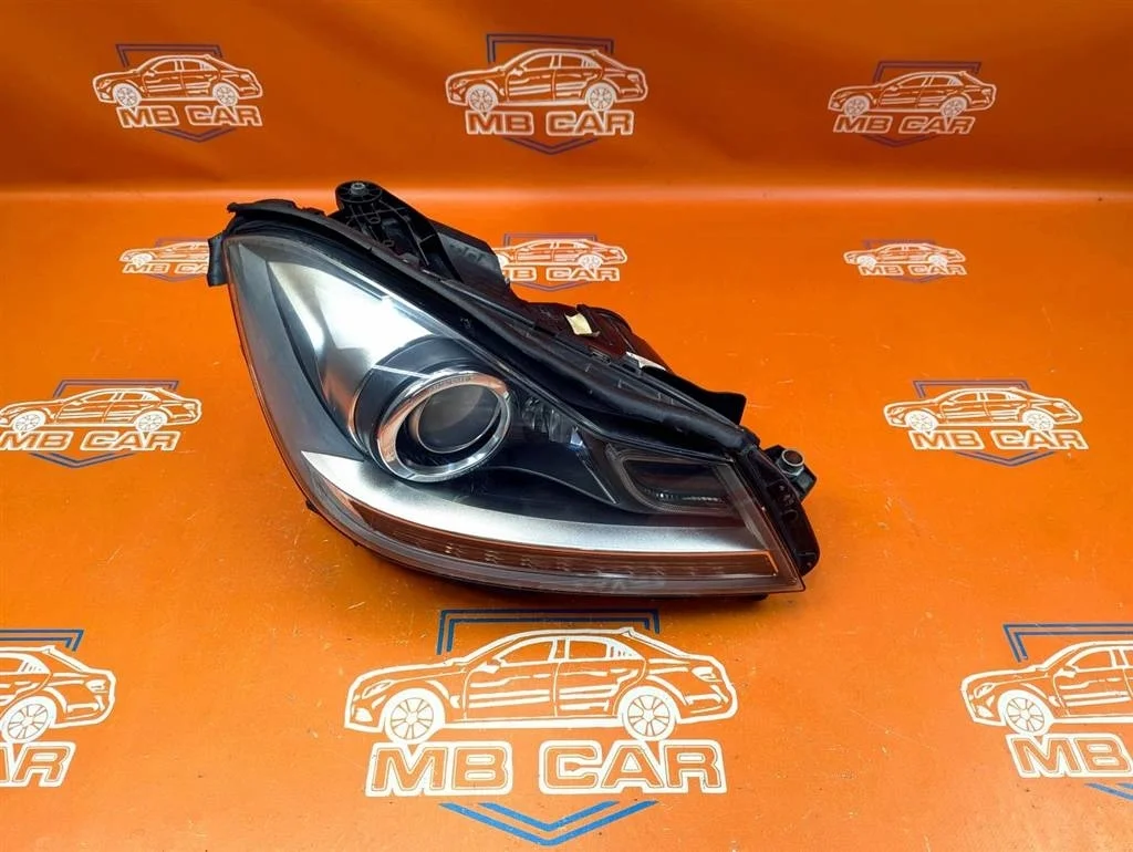 Фара правая Mercedes-Benz