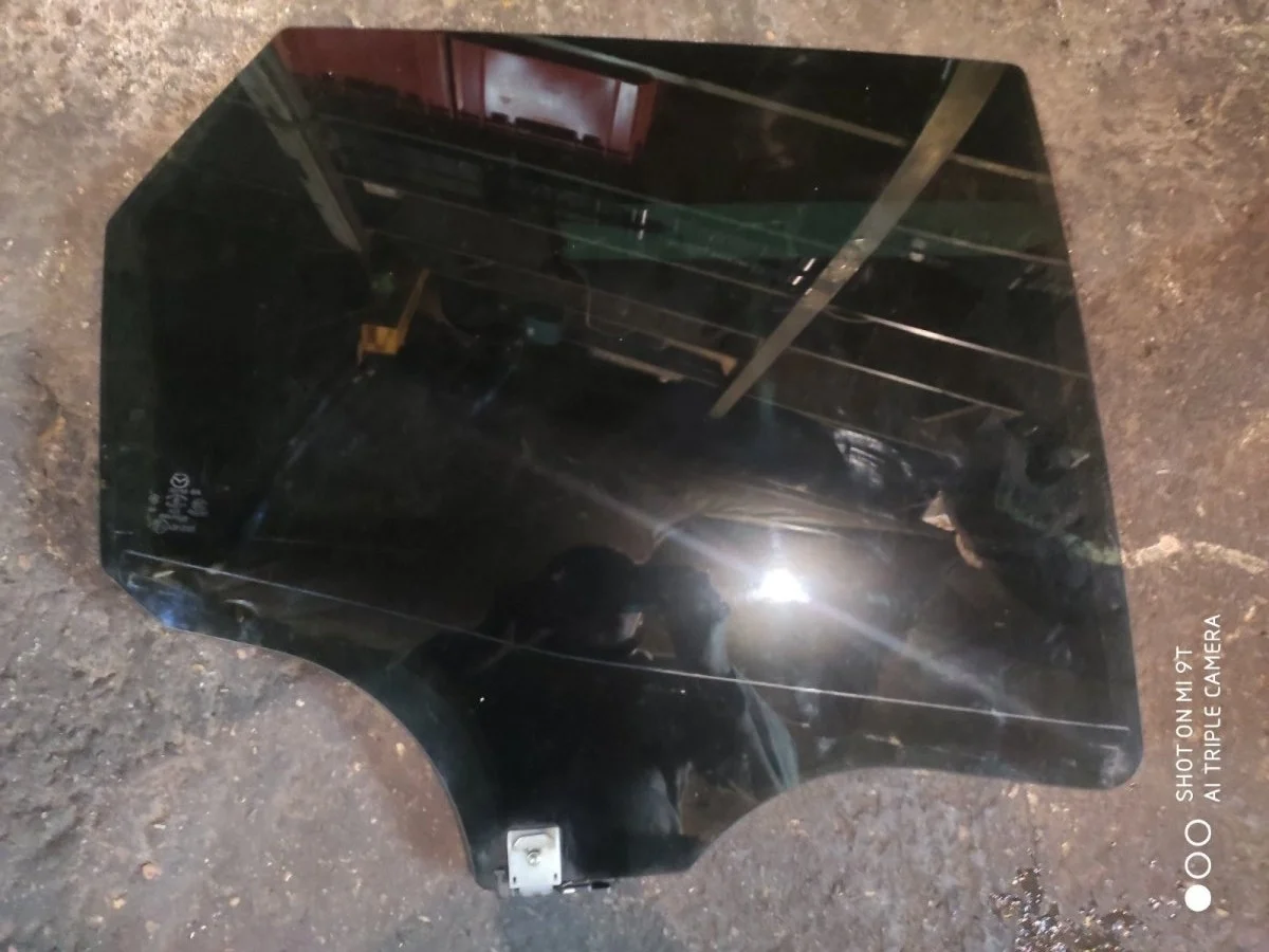 Стекло двери Mazda CX-7 2011