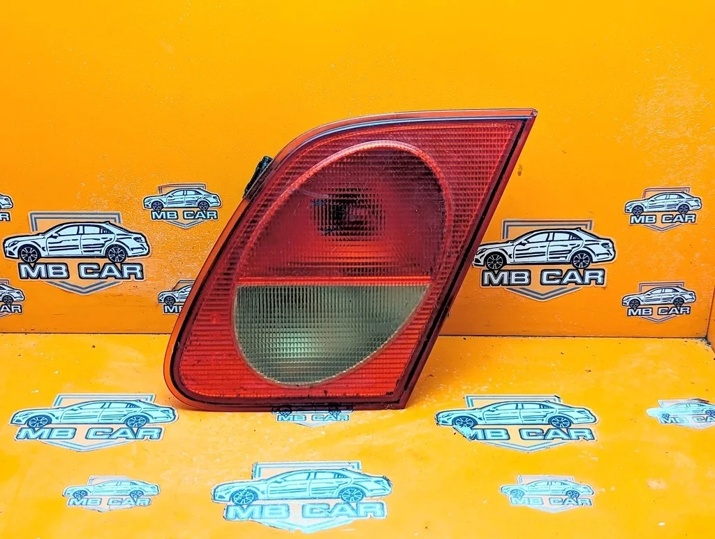 Фонарь крышки багажника Mercedes-Benz