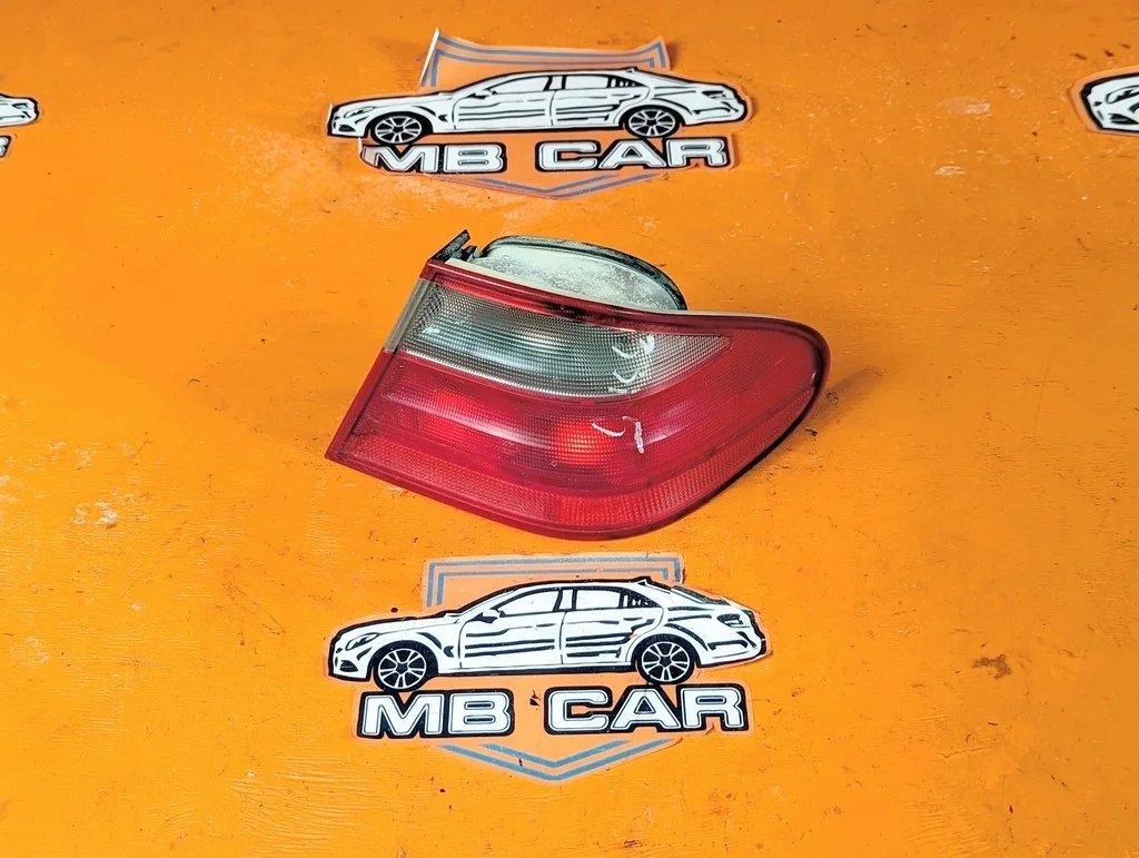 Фонарь задний правый Mercedes-Benz