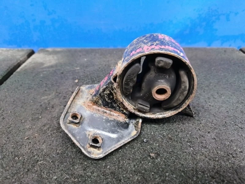 Подушка МКПП Hyundai Accent 2 2008 2183025010, левая