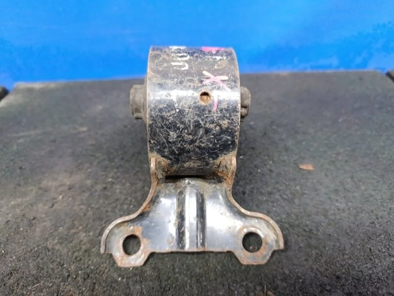 Подушка КПП Mitsubishi Outlander XL 2011 MN101574