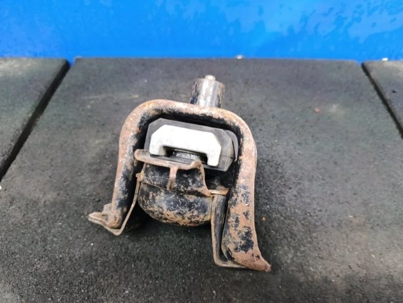 Подушка двигателя Toyota Vitz 2004 1230523010 SCP10, правая