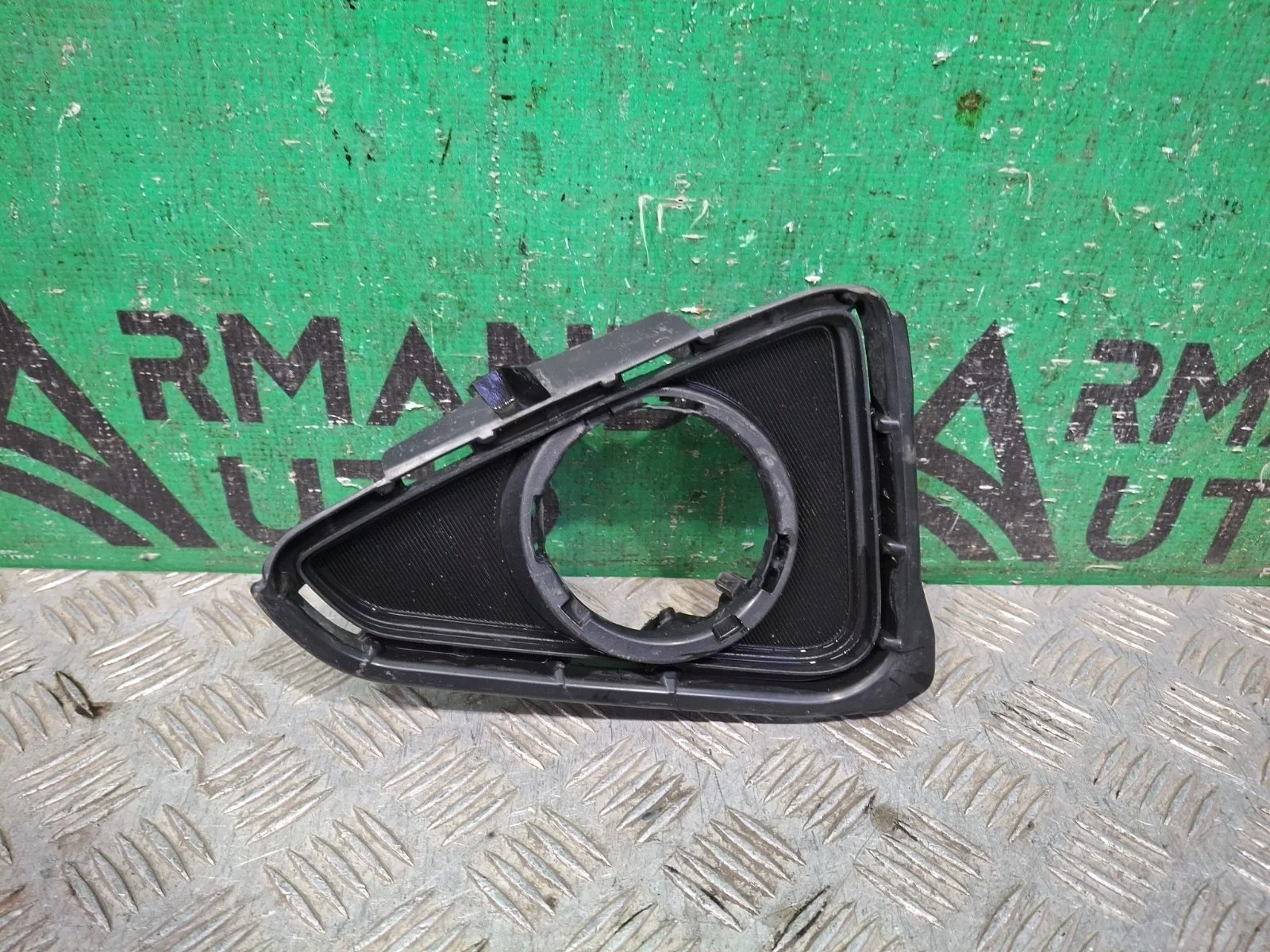 Окантовка птф Toyota RAV4 2015-2019 CA40