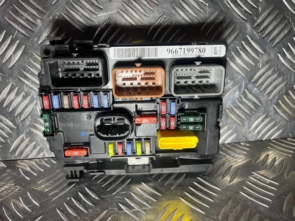 Блок предохранителей Citroen C3 рест. 2007