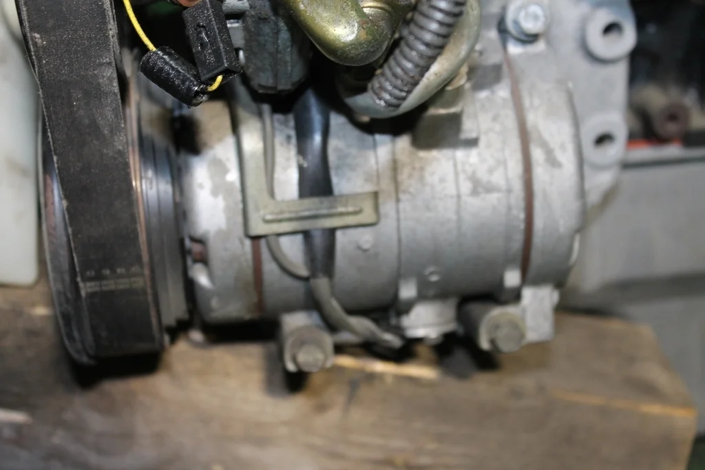 Б.у. компрессор кондиционера MITSUBISHI PAJERO V75W MITSUBISHI PAJERO V75W 3.5 2000