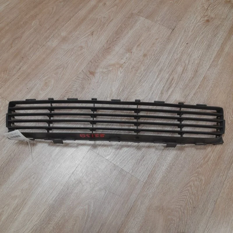 Решетка бампера Toyota Auris 2006-2012 5311212120 E15, передняя
