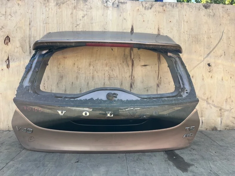 Крышка багажника Volvo v40 2013-2020 31457727
